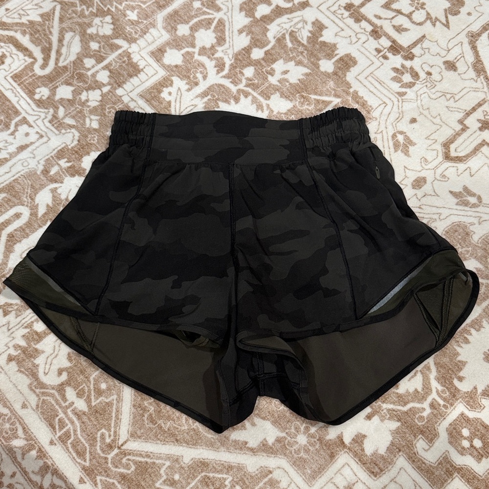 Lululemon High Rise Hotty Hot Shorts 2.5"